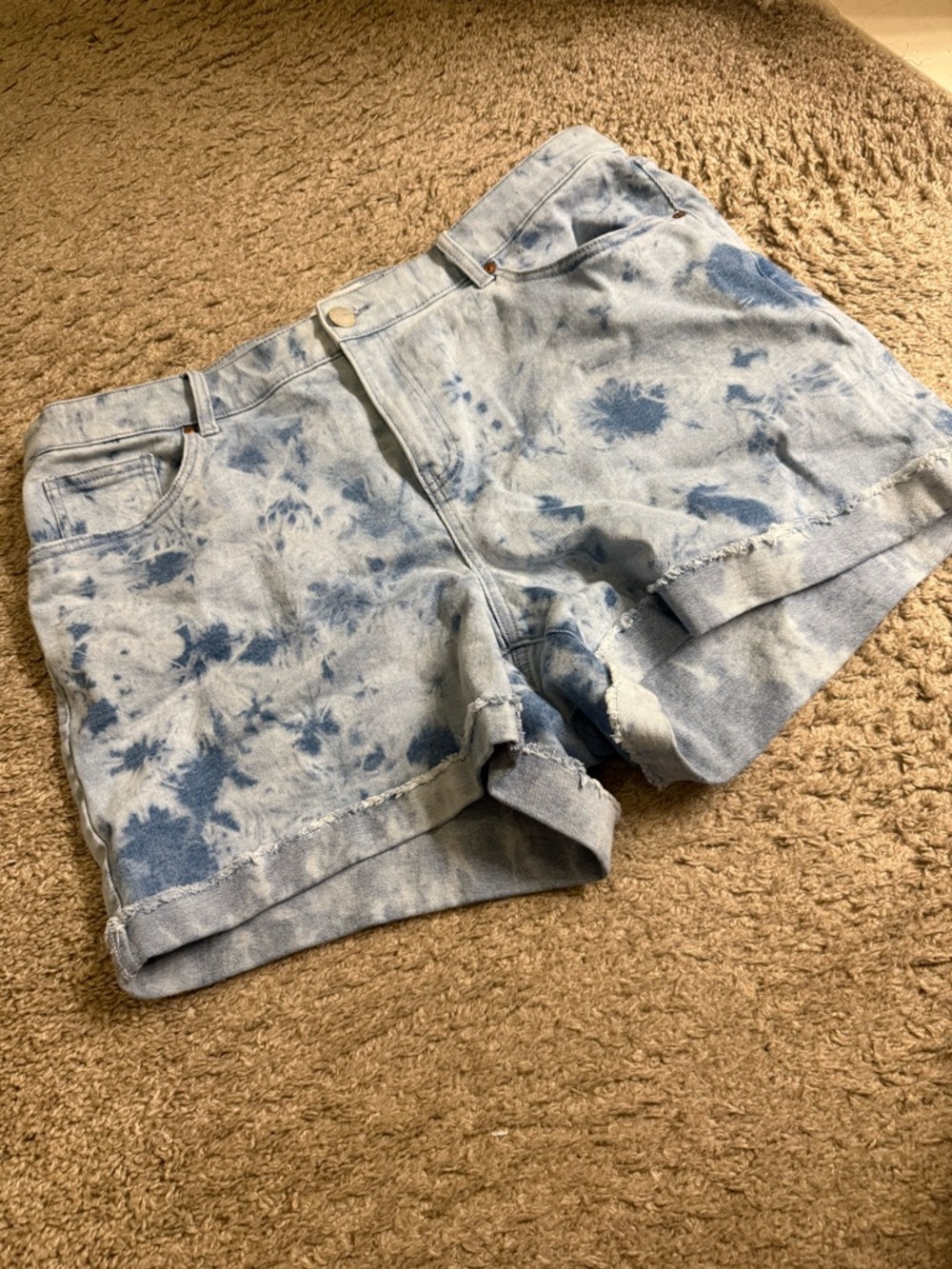Lane Bryant Tie-Dye Light Wash Boyfriend Fit 5.5” Jean Shorts - size 18